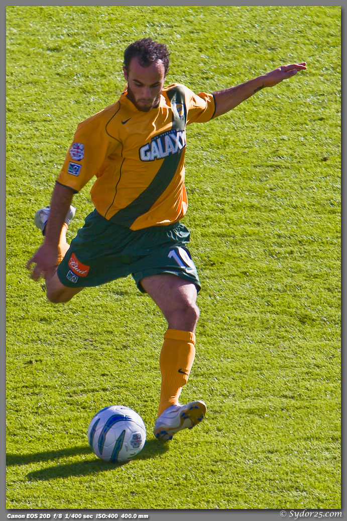 IMAGE: http://sydor25.com/Pictures/MLS_Cup_2005-0490.jpg