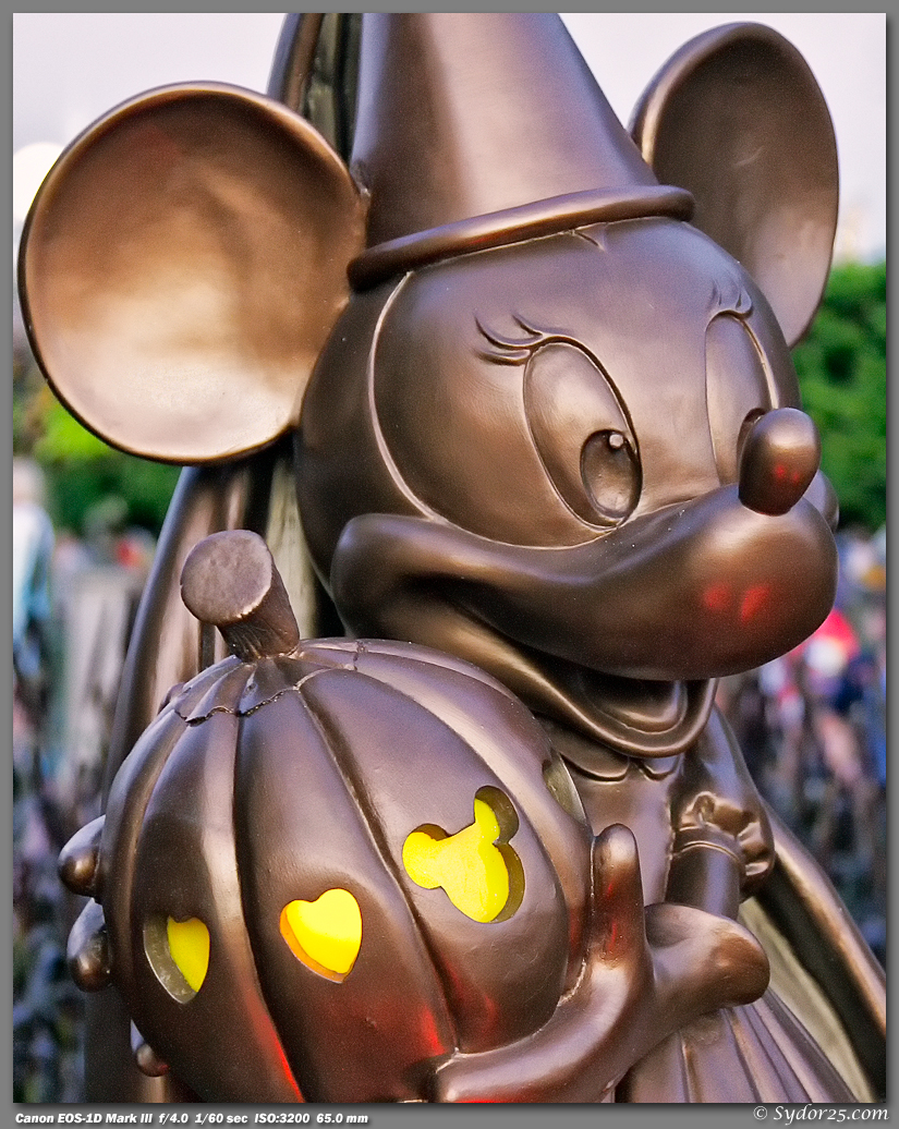 IMAGE: http://sydor25.com/Pictures/Orlando_10.03.11-1285_8x10.jpg