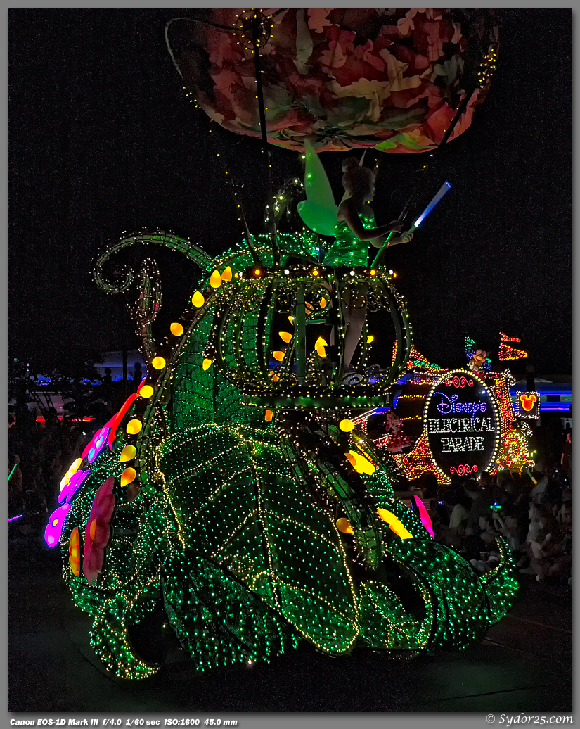 IMAGE: http://sydor25.com/Pictures/Orlando_10.05.11-2415_8x10.jpg