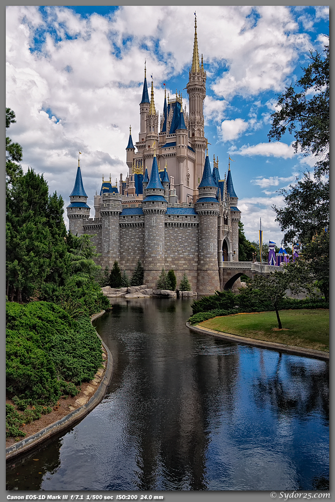 IMAGE: http://sydor25.com/Pictures/Orlando_10.06.11-0728.jpg